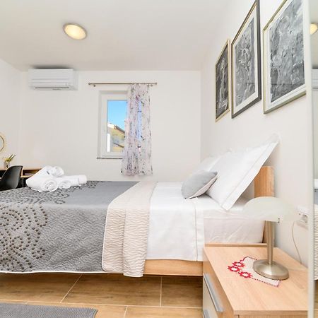 Miholascica Rooms Forever מראה חיצוני תמונה